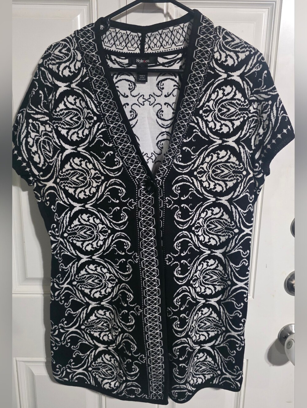 Style&co. Women's Black White Floral Knit Button Front V-Neck Cardigan L